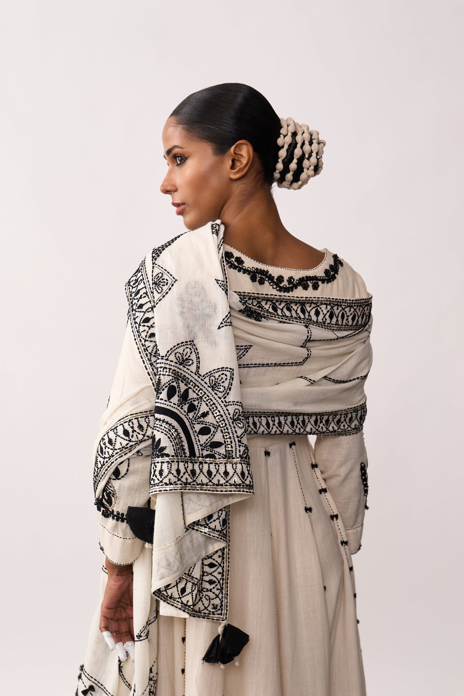 'Rani Laxmi' Ivory Hand-spun Embroidered Dupatta