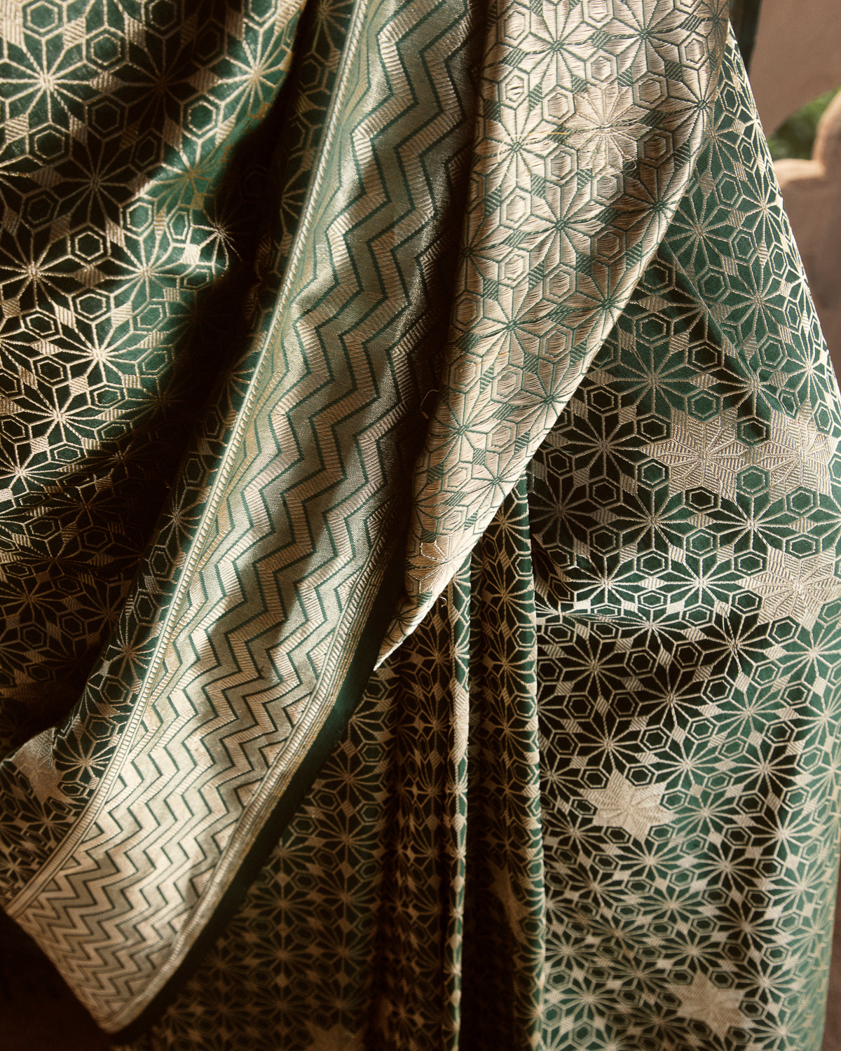 'Jhilmil Sitara' Hariyar Ektara Benarasi Handloom Sari