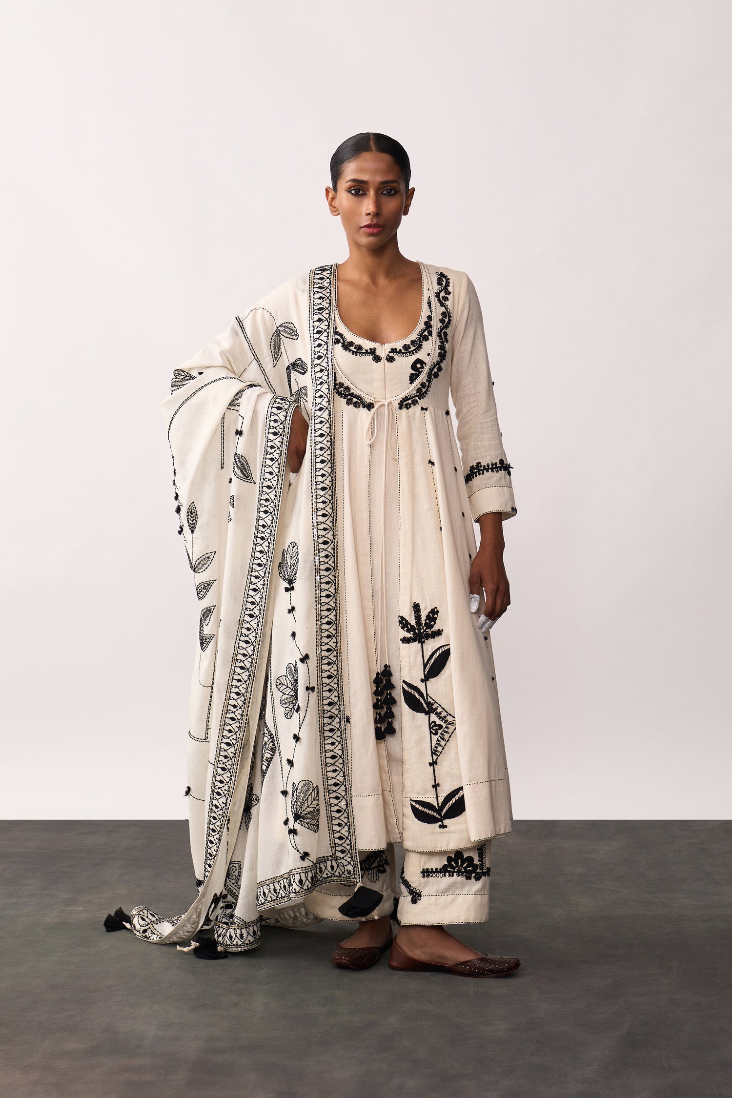 'Rani Laxmi' Ivory Hand-spun Embroidered Dupatta