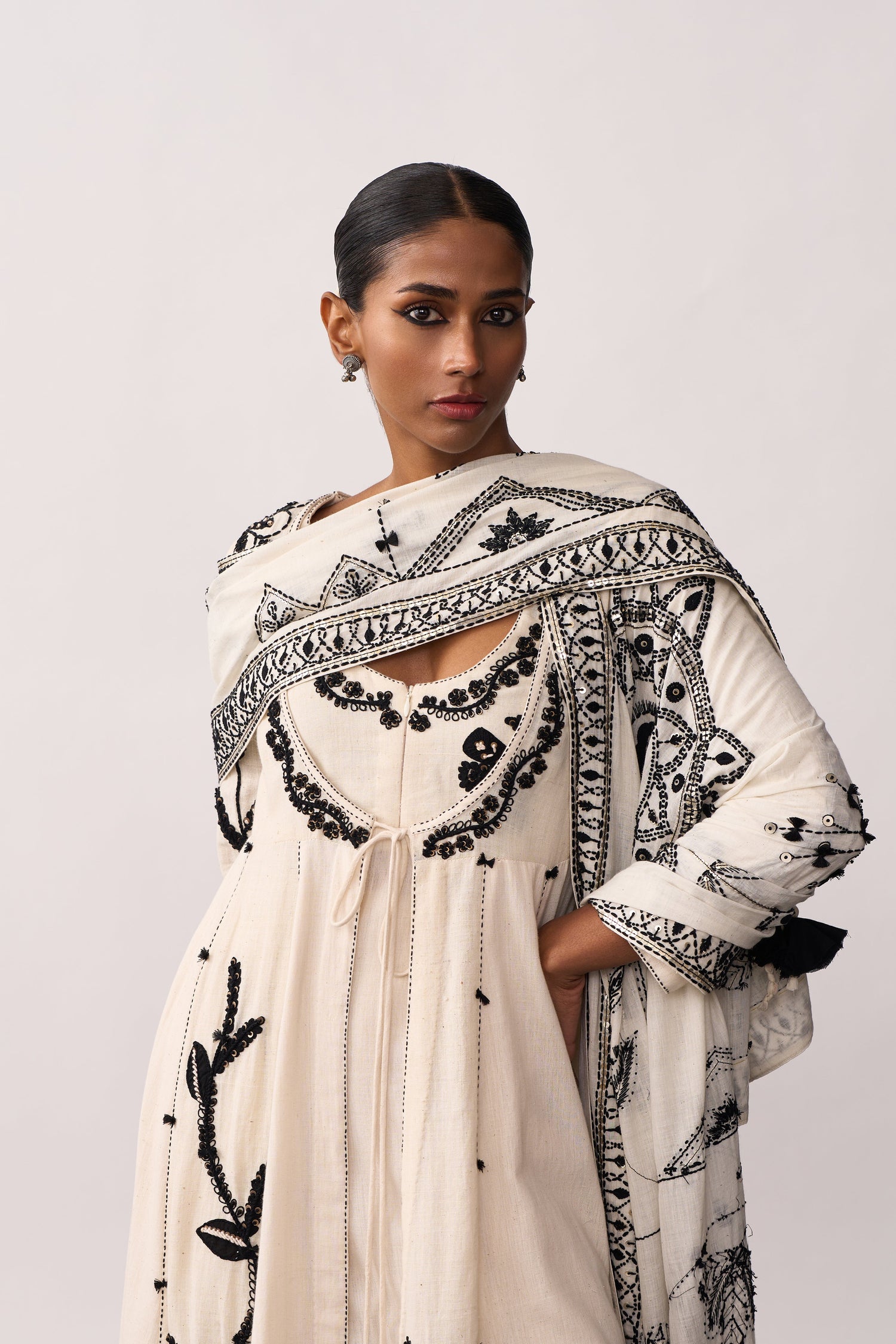'Rani Laxmi' Ivory Hand-spun Embroidered Dupatta