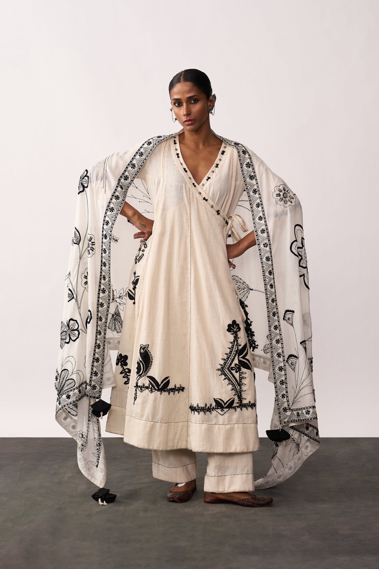'Tara Rani' Ivory Hand-spun Embroidered Dupatta