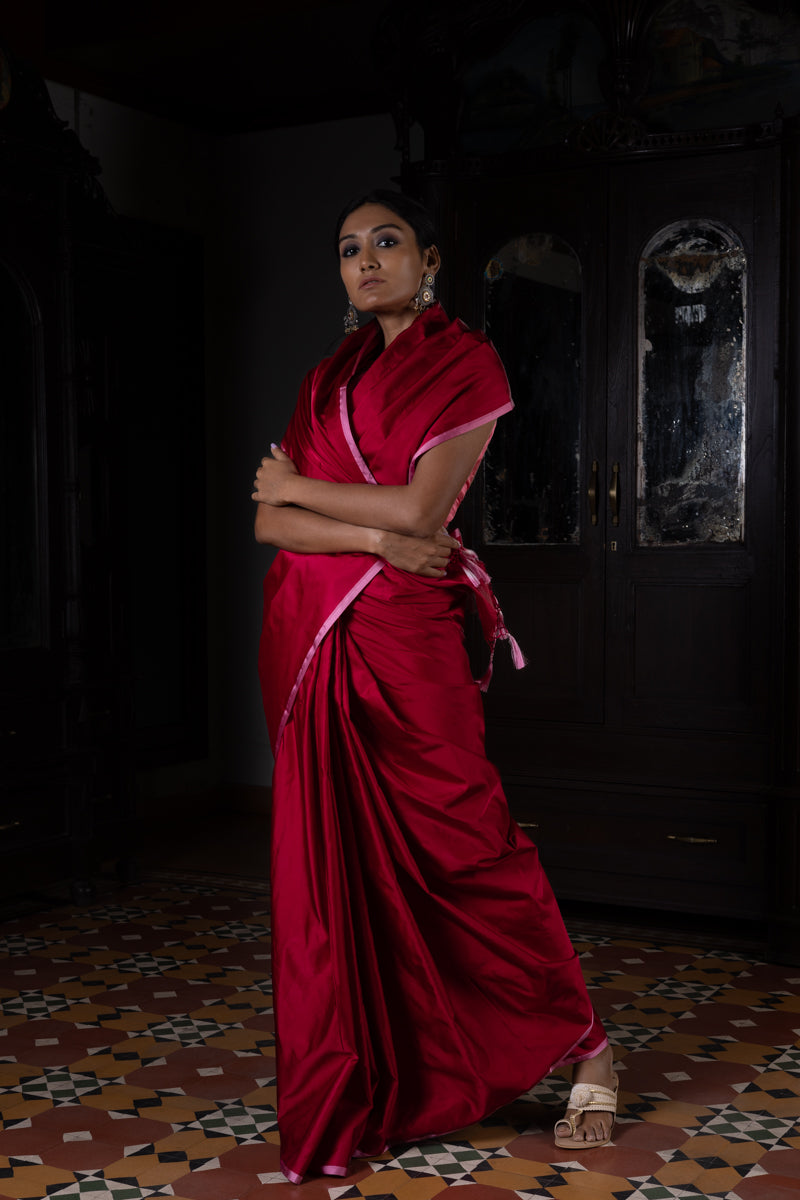'Nakhreeli' Laal Satin Benarasi Handloom Sari